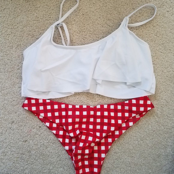 Gingham red bikinis - Picture 2 of 7